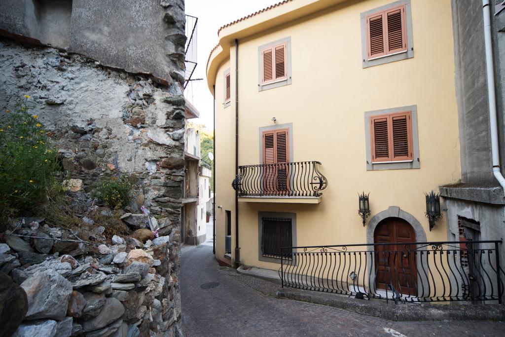 The Clock Houses Borgo Gallodoro Letojanni Exterior photo