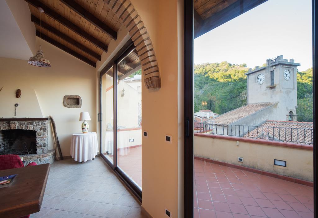 The Clock Houses Borgo Gallodoro Letojanni Exterior photo